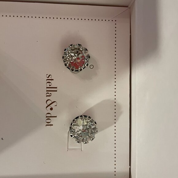 Stella and Dot crystal earrings new in box - Picture 2 of 2